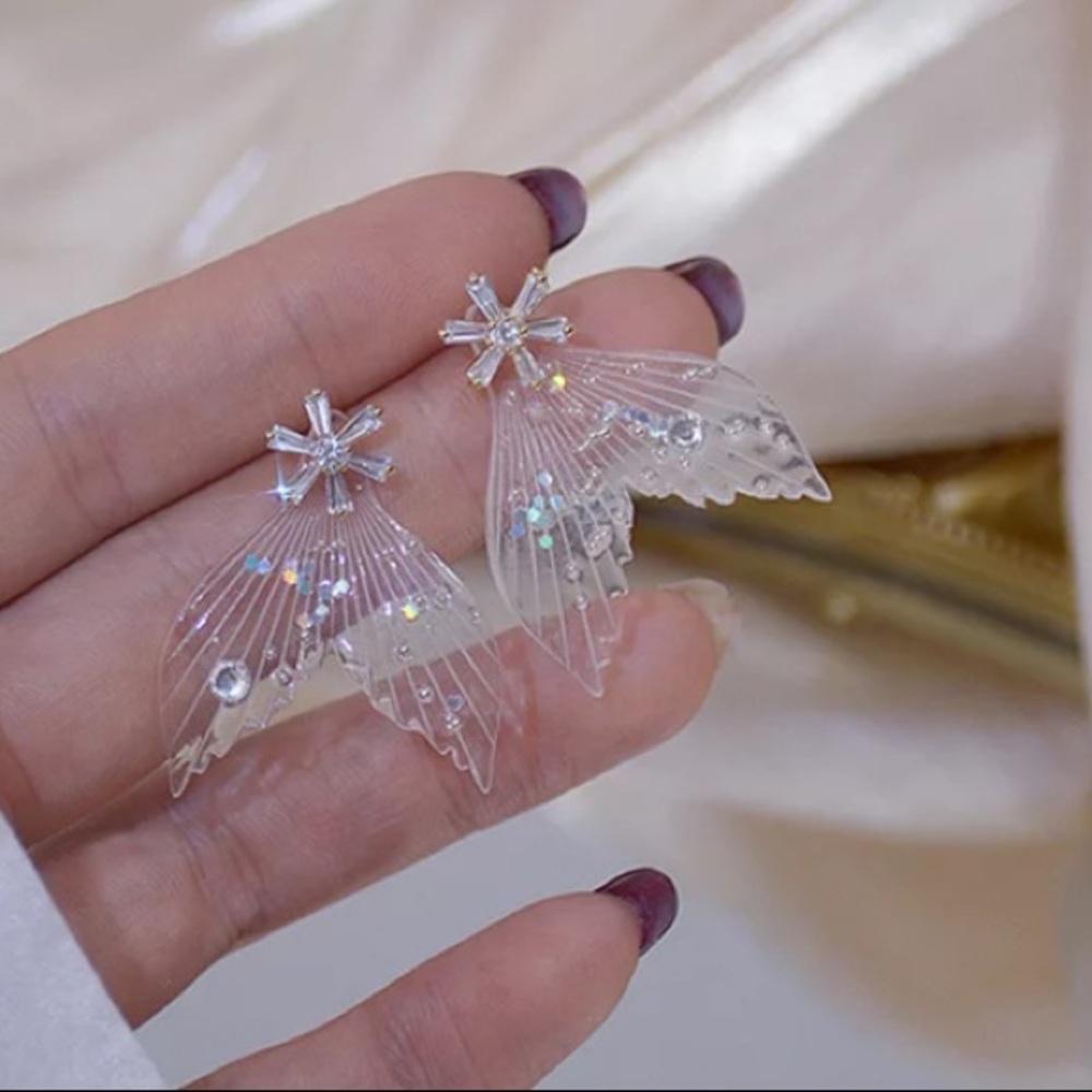 🌟 Transparent Fishtail Earrings - Picture 3 of 5